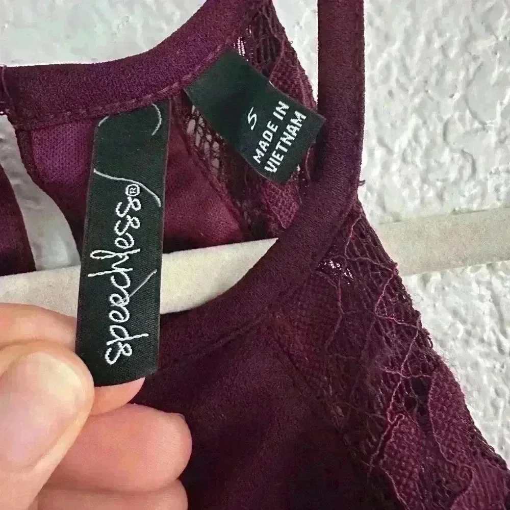 Speechless Burgundy Dress with Lace Accents Juniors Size 5, Prom, fun and formal - Picture 6 of 7